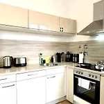 Uniqe - - Design - Sky-tv - Free Parking Apartment