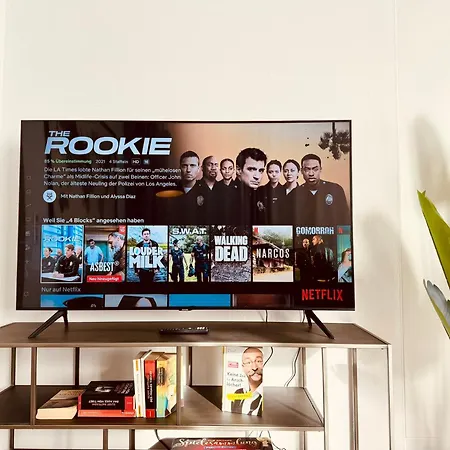 E&k Living - - Design - Sky-tv - Free Parking Apartment